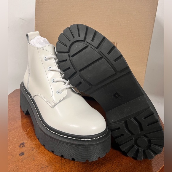 NWB Steve Madden Women's Larkin White Leather Lace up Boot - Multiple Sizes - Picture 11 of 17